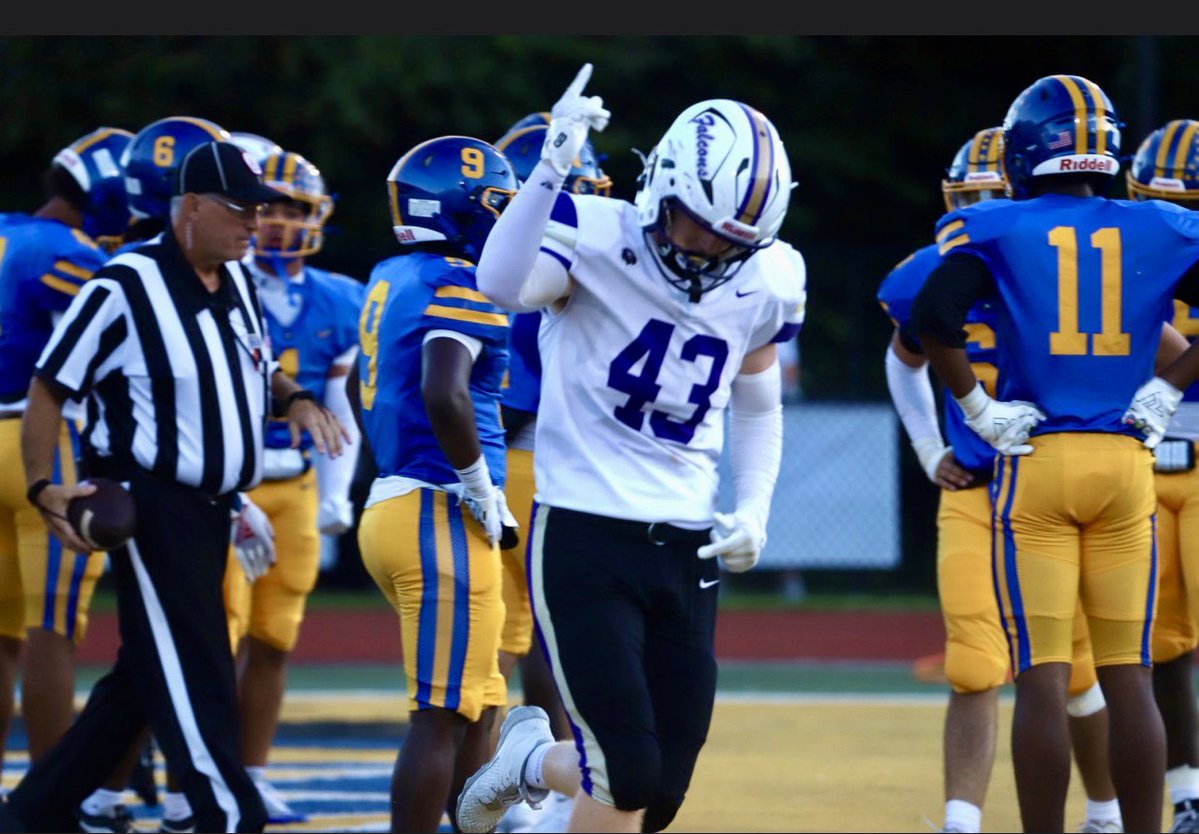 loganrichter43's tweet photo. Big win last night for Monroe football - 42-7 over North Brunswick.  2-1! @Monroe_FalconFB https://t.co/4WYgnAHDI7