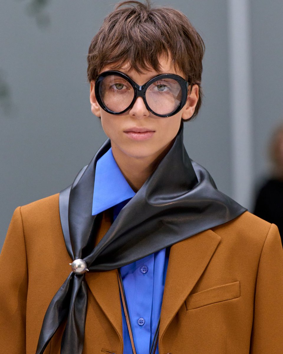 MichaelKors's tweet photo. Blue skies ahead. Details from the Spring/Summer 2027 Michael Kors Collection runway.
#MichaelKorsCollection
#NYFW https://t.co/Q3ul7n3a3C