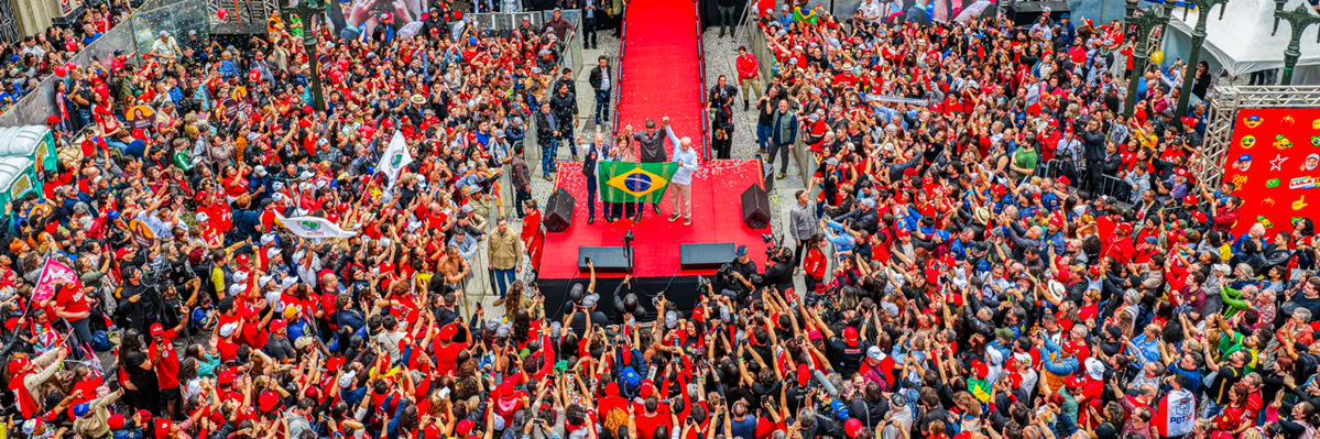 LulaOficial's tweet photo. Muito obrigado, Curitiba. 

O Paraná e o Brasil estão prontos para mais!

📸 @ricardostuckert https://t.co/jdHamNlzpJ