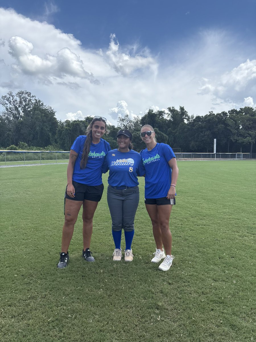 Raya_Vedder's tweet photo. Amazing camp!! Thank you to all the coaches and players that helped out today!! @LakehawkSB @JustusPerry18 @WildfireOBrien1 https://t.co/FJPu3a3sRr