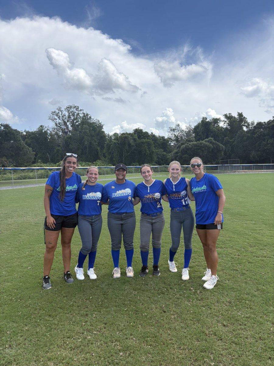 Raya_Vedder's tweet photo. Amazing camp!! Thank you to all the coaches and players that helped out today!! @LakehawkSB @JustusPerry18 @WildfireOBrien1 https://t.co/FJPu3a3sRr