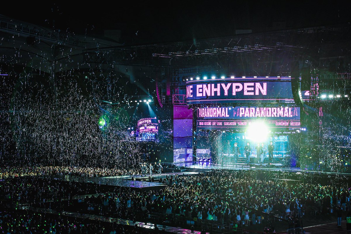 yearlyevan's tweet photo. enhypen via twitter 2 years ago today with "[#TodaysENHYPEN] It was a happy start [for this tour] because we were together with #ENGENE! You'll be with #ENHYPEN forever, right?❤️ #EN_WORLDTOUR_WALKTHELINE #241005 @[...]"(5th october 2024)
trans:enhypenupdates https://t.co/sHxj8kusU2