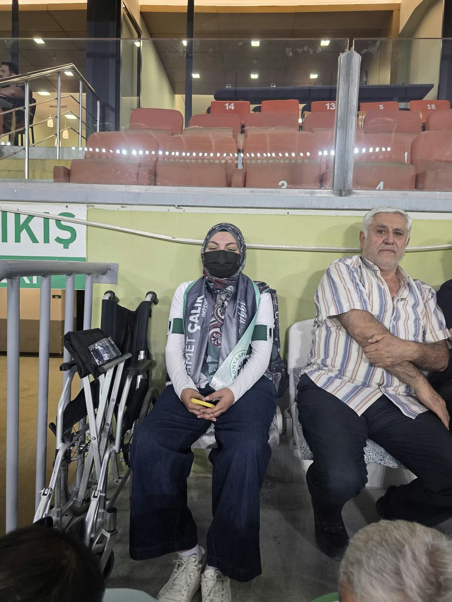 fatihkonyaspor3's tweet photo. Bu Sevda harbiden başka bir Sevda 

Sude AY. 17 yaşında omurilik kanseri.  Konyaspor sevgisi oldu mu hiçbir şey engel değil.  

@konyaspor
@fatihhseker
@mesatcagla42

Konyaspor - Trabzonspor
#KNYvTS https://t.co/VTNUUmAJGI