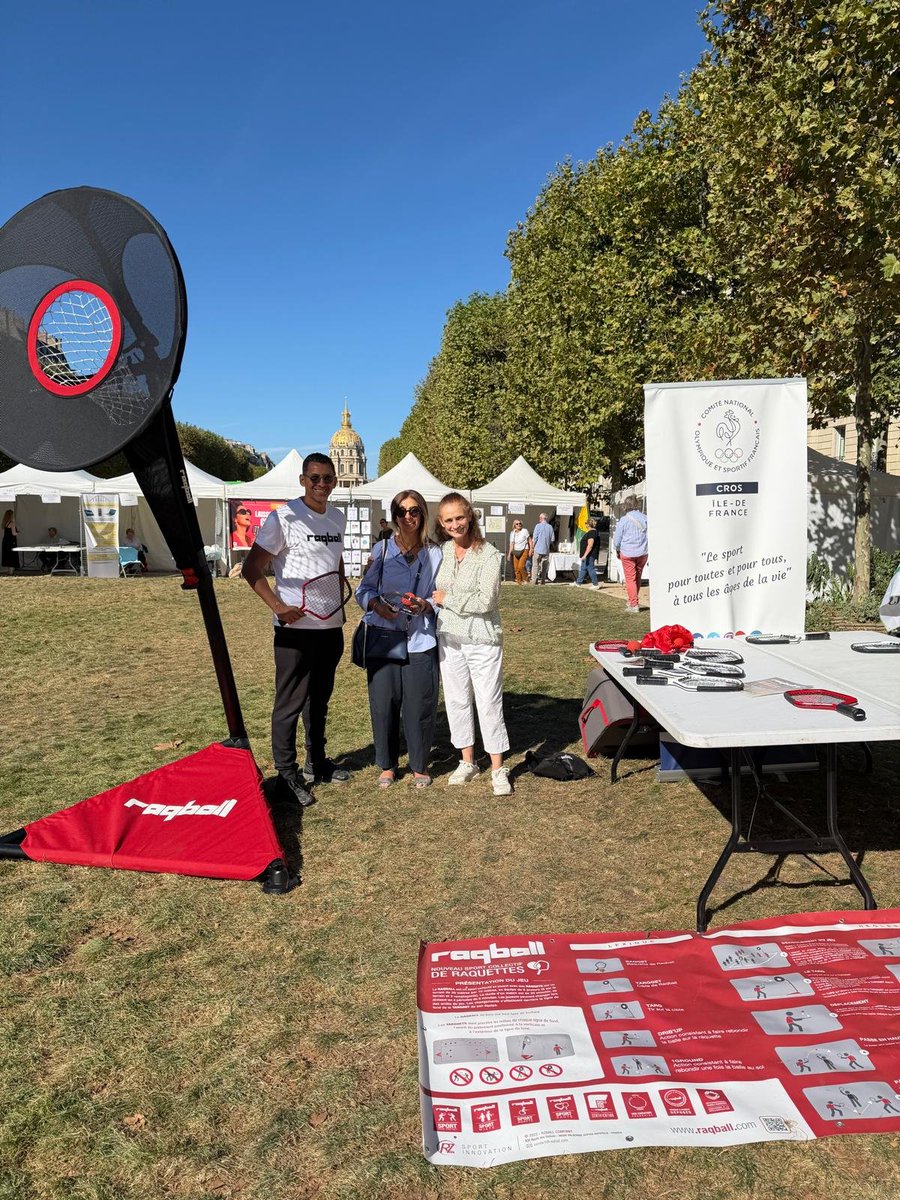 datirachida's tweet photo. Grand succès pour le Forum des #associations de #Paris7 sur l'avenue de #Breteuil. Merci à tous les bénévoles qui s’engagent au quotidien et qui proposent de nombreuses activités tout au long de l'année pour les habitants du 7e ! 🙏 https://t.co/0rSdrQjIAV