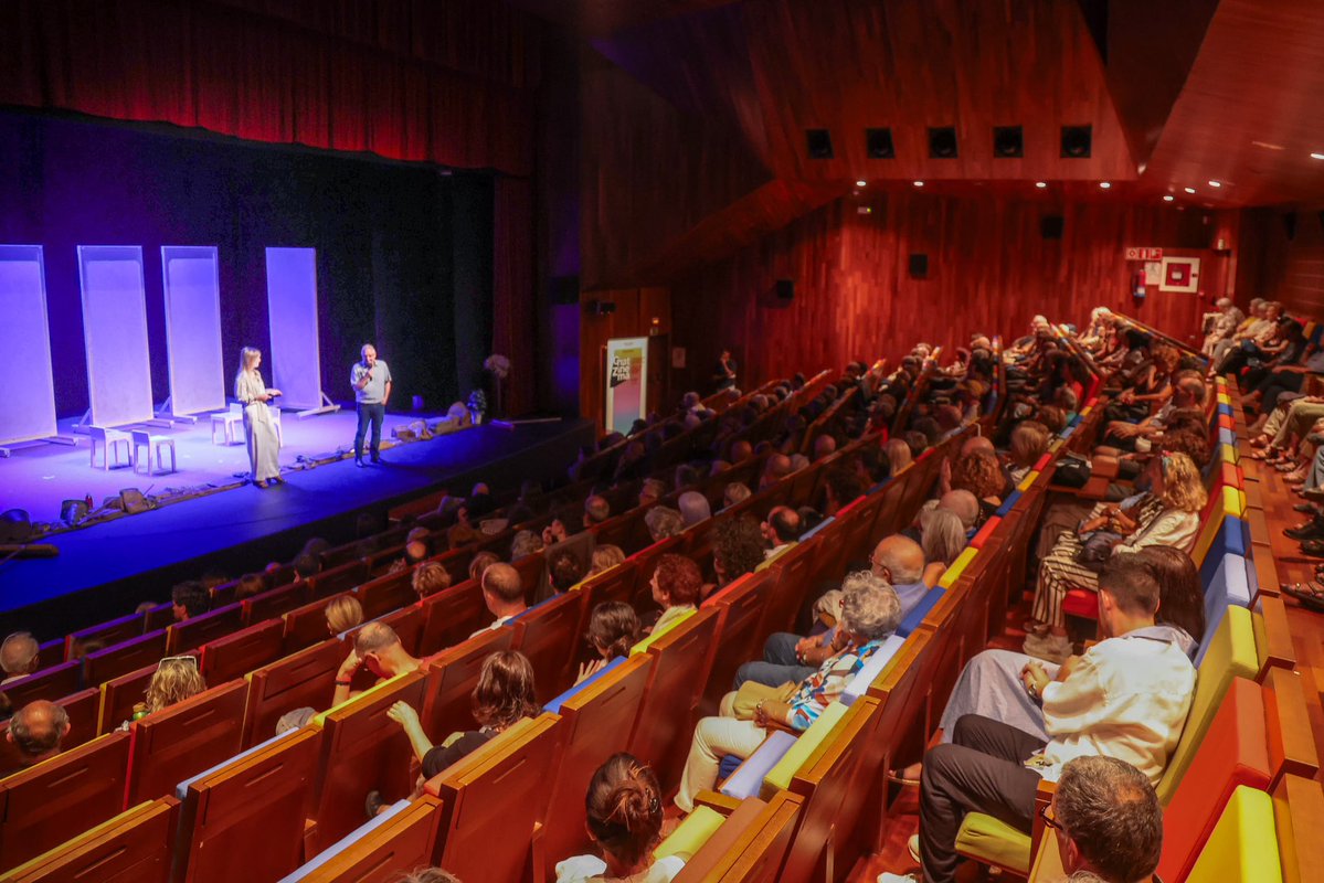 asensioji's tweet photo. Que mejor manera de terminar esta edición de #GnatZinema.
Hoy en @topictolosa hemos podido disfrutar de “Zumo de remolacha”, una obra de #teatro protagonizada por el científico e investigador del CSIC @FernandoVallada Fernando Valladares para concienciar sobre la crisis climática a través del arte.
