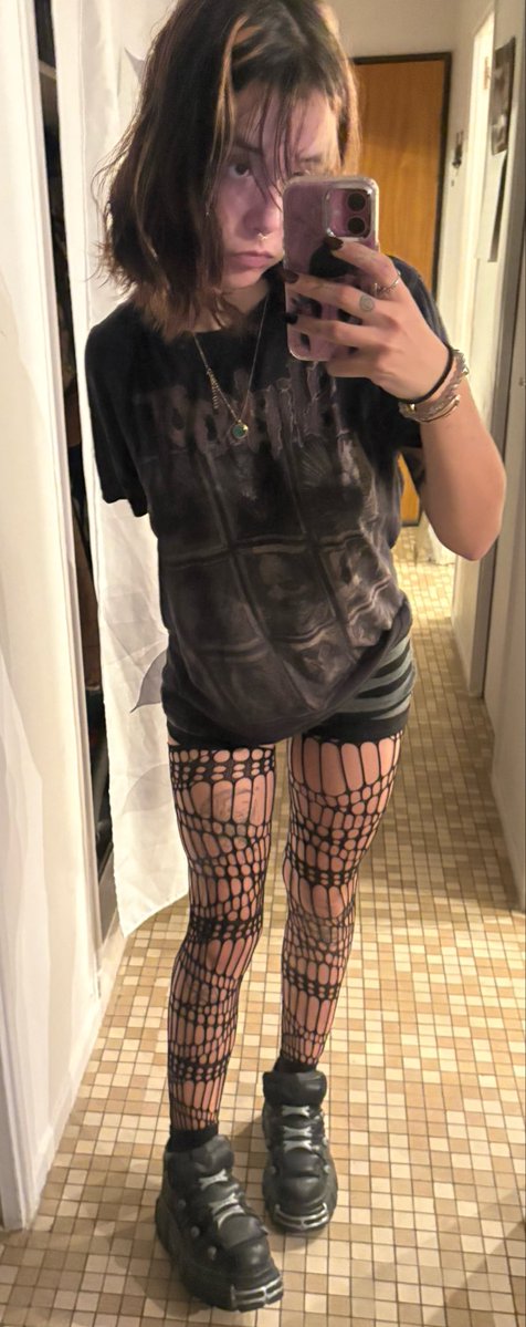 lyssdoll_x's tweet photo. Un bon #soumis prêt à raquer pour un peu d’attention ce soir ? Votre reine est à sec et de nouveau d’humeur à vous dresser, je vous attend dm 
‼️profils sérieux uniquement ‼️

#moneyslave #findom #femdom https://t.co/MpM2YSFsBD