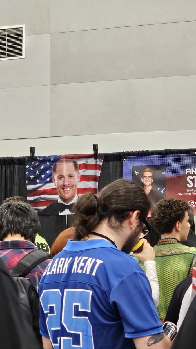 TheBoysOOCC's tweet photo. Antony Starr was gifted the infamous Jensen Ackles bald flag at Rose City Comic Con, and he ended up hanging it. 

(📸:@LostinthePrprty) https://t.co/20lprNuBU1