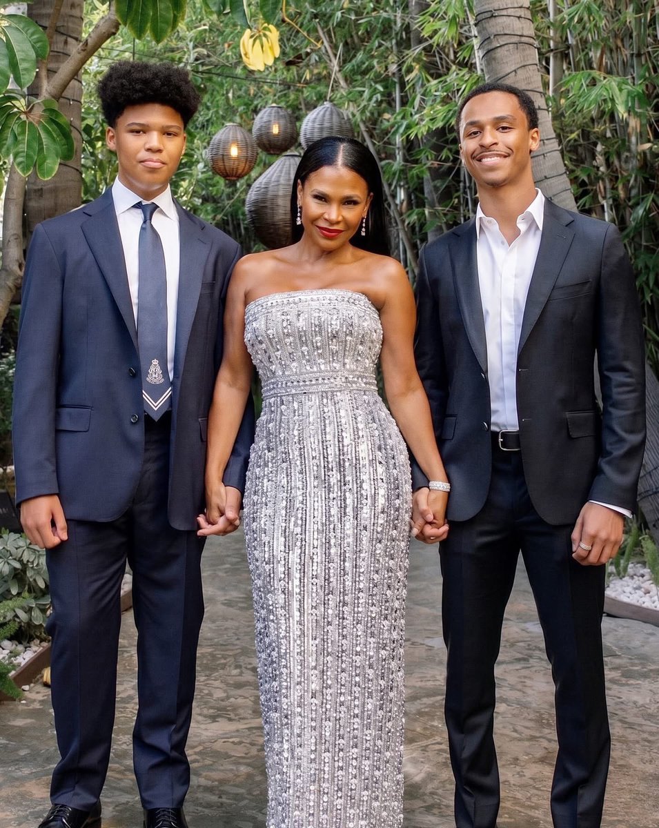 paige__gm's tweet photo. Nia Long and her sons Massai &amp; Kez looking beautiful ❤️ https://t.co/k2WPQWo2Cy
