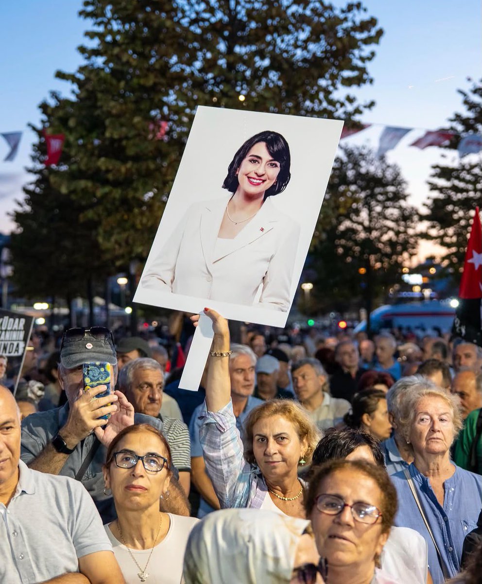 sdedetas's tweet photo. Üsküdar’ın iradesi belli #SinemDedetaşYalnızDeğildir https://t.co/tsbkPa3ADb