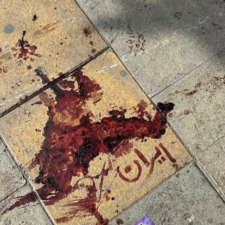 nimepenhan7's tweet photo. ما با خون رو آسفالت نوشتیم ایران
و هر قطره‌ش فریاد #آزادی بود
🩸🇮🇷 https://t.co/VdCtZc26WW