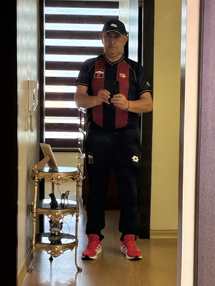 rafac7d's tweet photo. El futbol se cura con futbol hoy vamos a alentar a la ALD ❤️💙 https://t.co/vgIixSGPXf