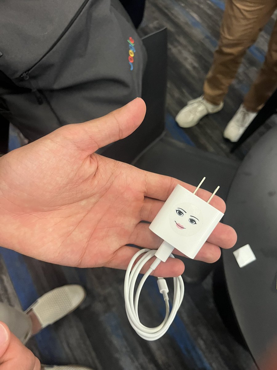 BitwiseAndrea's tweet photo. find me at RDC for stickers to make your devices and peripherals way funnier https://t.co/sxc7RZkuPI