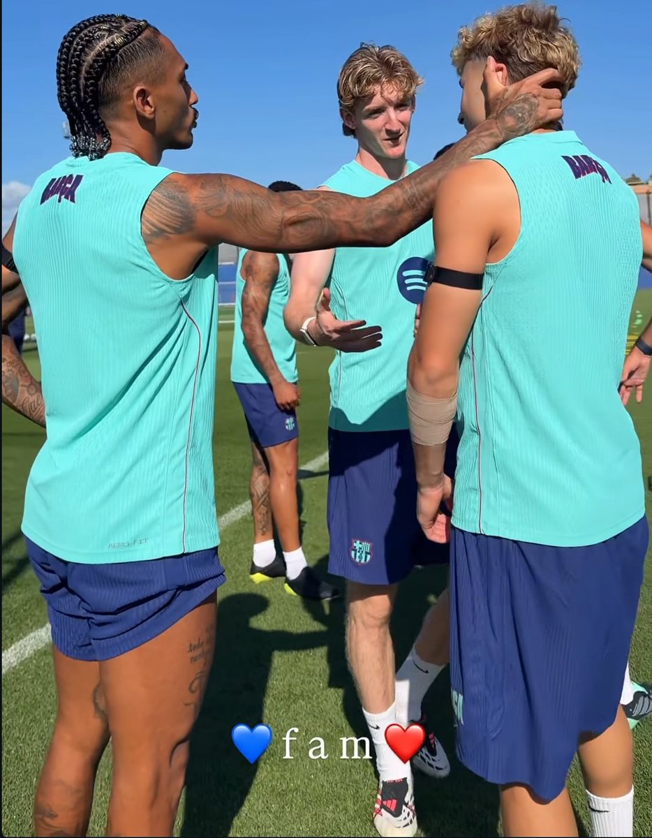 drackuser's tweet photo. 💙Més que un club❤️
#raphmin #gormin https://t.co/kz756UtjxQ