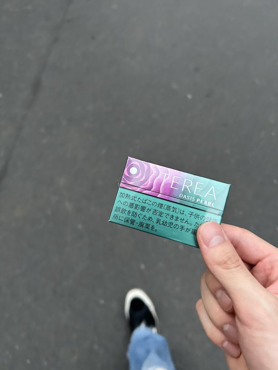 crazys0lt's tweet photo. 二週間この一箱で耐える。これは禁煙失敗ではない。タクティクス禁煙である。 https://t.co/URPlxfPmkc