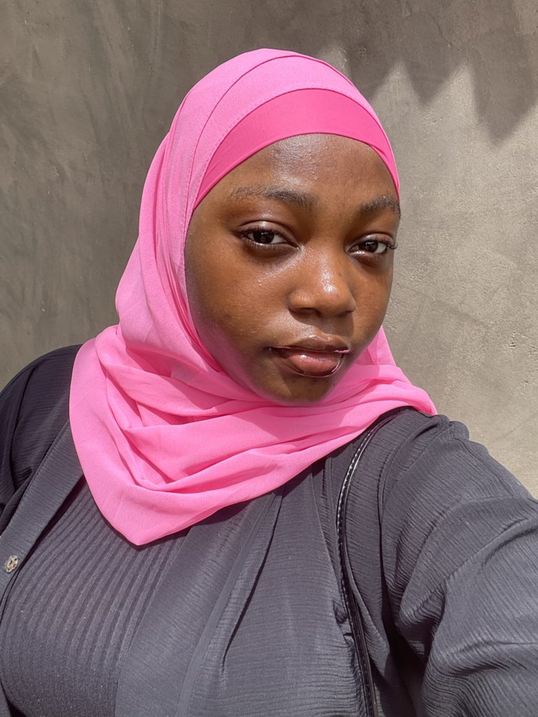 THE_VEILHUB's tweet photo. Outside with my girl ✨🥰🥳 @AishatYaqoub https://t.co/1evNhWhTKV