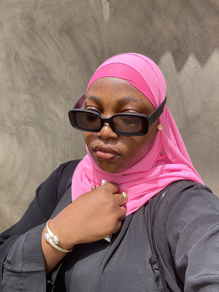 THE_VEILHUB's tweet photo. Outside with my girl ✨🥰🥳 @AishatYaqoub https://t.co/1evNhWhTKV
