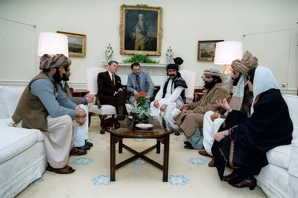 sam85175088's tweet photo. @TheKingCenter how easy we forgot that we #armed #bin #ladin and #talaban, and saudi paid for the arms when they were fighting #russia, they did not do September 11 https://t.co/IEySQYr8VC