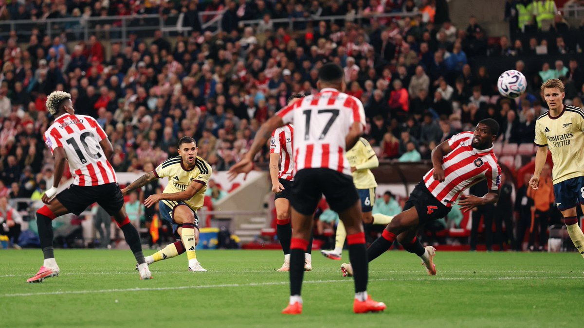 Arsenal's tweet photo. The sweetest of strikes 🍬 https://t.co/uuPzTP8KyD