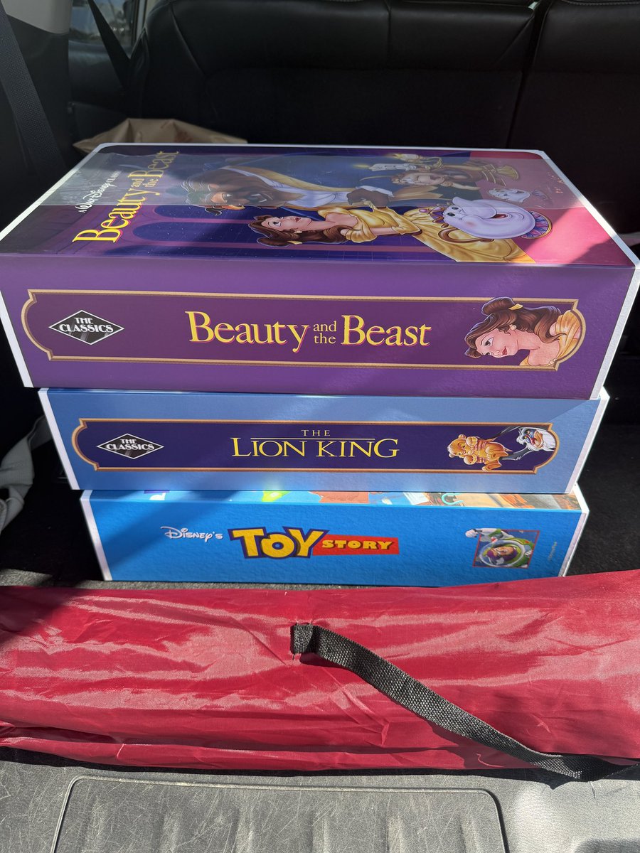 vickieverafter's tweet photo. #DisTwitter, run don’t walk to your local Sam’s Club for these classic Disney movies blankets!
You can choose from The Lion King, Beauty and the Beast, Cinderella, Toy Story, Aladdin, Lady and the Tramp, The Little Mermaid, Nightmare Before Christmas, and Peter Pan! (Selection depends on the store)
#WaltDisneyWorld