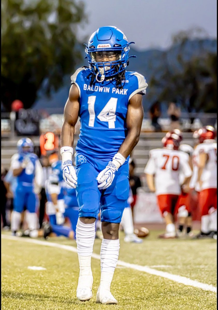 5starDeebo3's tweet photo. @BPBravesFB @Coach_Maxie626 @CoachDanMullen @GregBiggins @coachmark_48 @SGVNSports @adamgorney https://t.co/AeWsGxbqXx