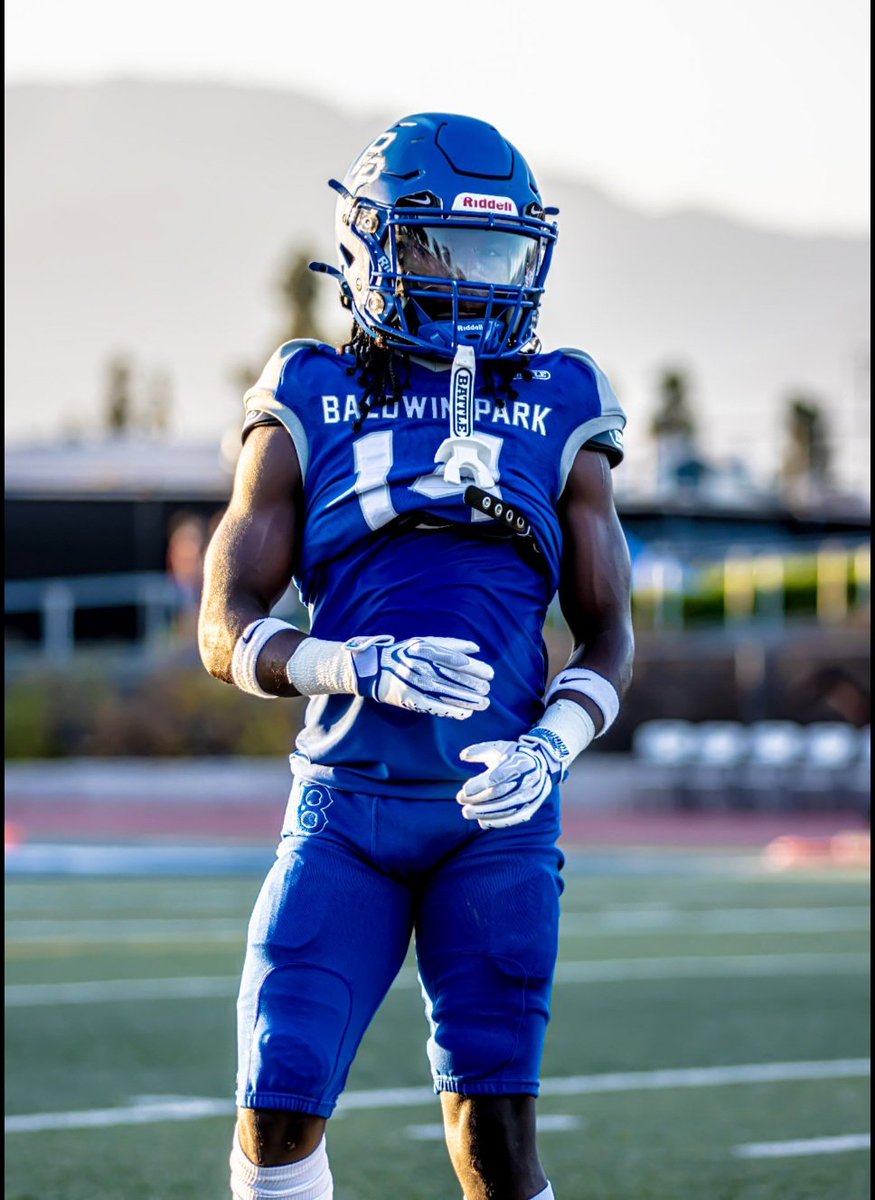 5starDeebo3's tweet photo. @BPBravesFB @Coach_Maxie626 @CoachDanMullen @GregBiggins @coachmark_48 @SGVNSports @adamgorney https://t.co/AeWsGxbqXx