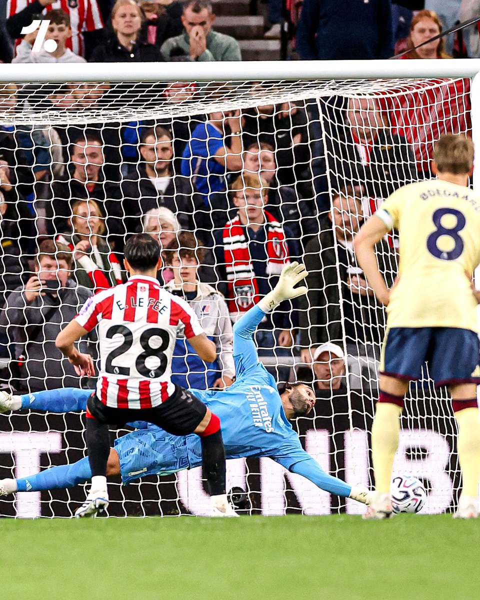 FrenchAFC's tweet photo. Cette détente pour aller chercher le ballon !! https://t.co/4AQNp10dlp