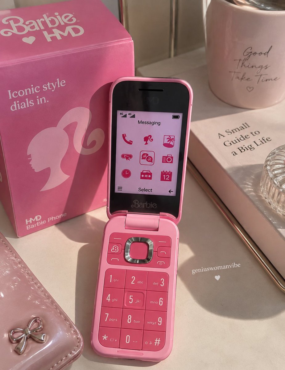 geniuswomanvibe's tweet photo. barbie phone https://t.co/ouqCrbNgD8