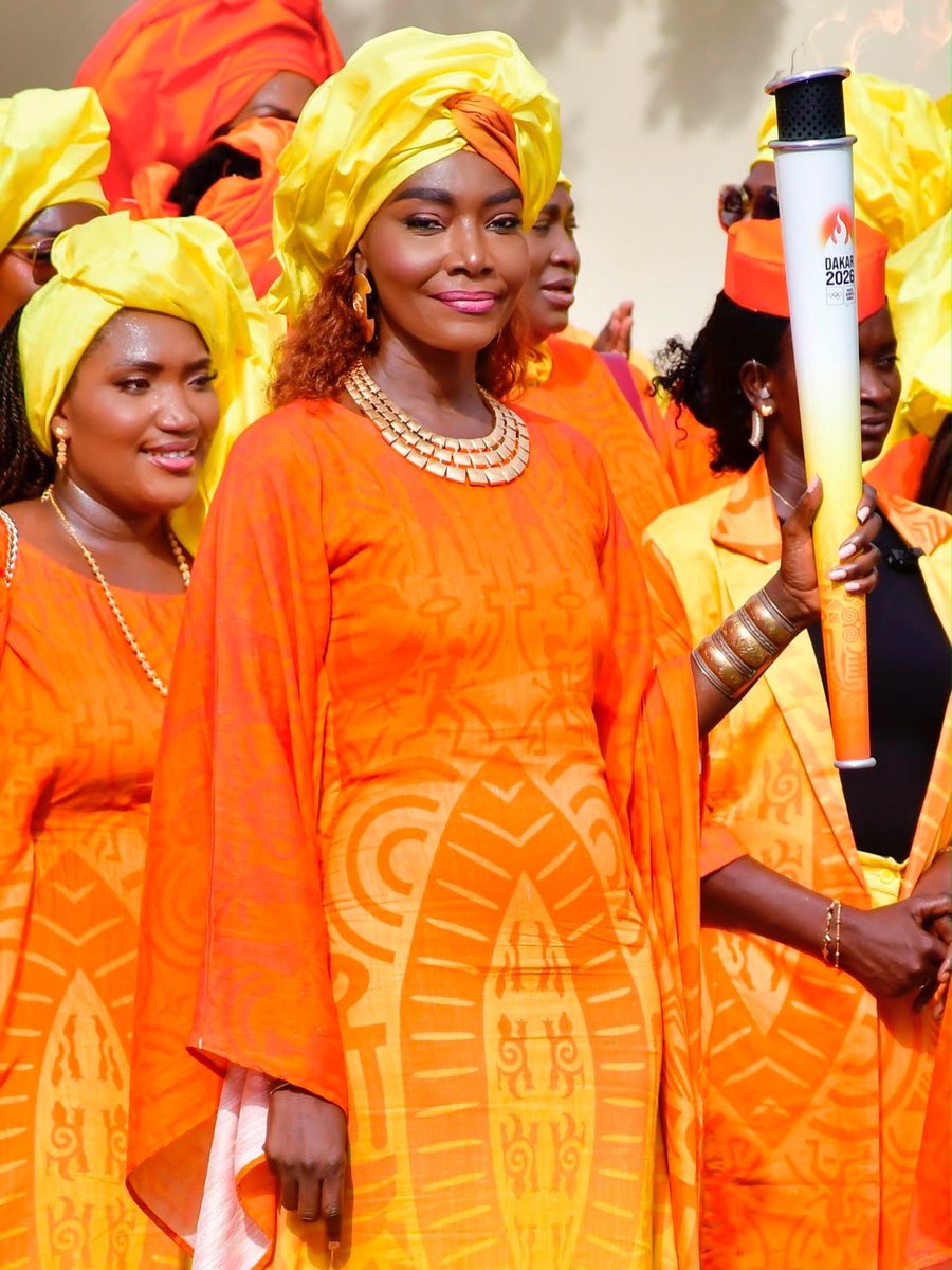 Coumba_Gawlo's tweet photo. Fière d'avoir porté la flamme 🔥 olympique en ce jour du lancement des JOJ2026. Porteuse de la voix des femmes. Une Linguère olympique.

#coumbagawlo #artist #africa #olympics #jeux https://t.co/pgWx96Vy4E