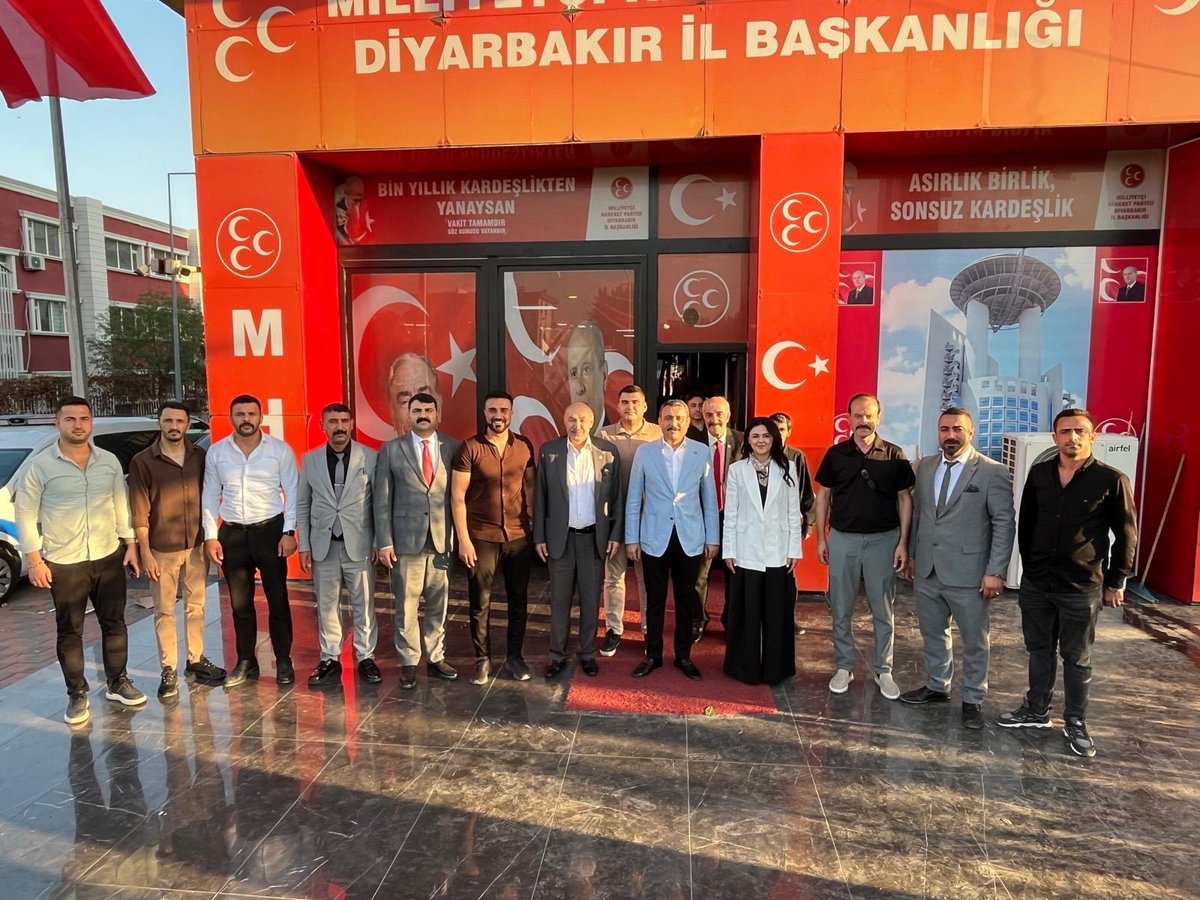 haticeseydaoglu's tweet photo. 📍 Diyarbakır | MHP İl Başkanlığı

20. ve 21. Dönem Diyarbakır Milletvekili, kıymetli babam Sebgetullah Seydaoğlu ile MHP Diyarbakır İl Başkanlığı görevine atanan Sayın Hasan Özcoşkun’u ziyaret ederek, hayırlı olsun dileklerimizi ilettik.

Aile dostumuz, kıymetli Başkanımız Sayın Hasan Özcoşkun’u tebrik ediyor; görev süresince Cumhur İttifakı’mızın birlik ve dayanışmasını daha da güçlendirecek, Diyarbakır’ımıza ve ülkemize değer kazandıracak başarılı çalışmalara imza atmasını temenni ediyorum.

Diyarbakır’ımızın huzuru, refahı ve geleceği için birlik ve beraberlik içerisinde daha güçlü bir şekilde çalışmaya devam edeceğiz.

@dbdevletbahceli @MHP_Bilgi @HsnozcoskunMHP @MHPDYARBAK7n