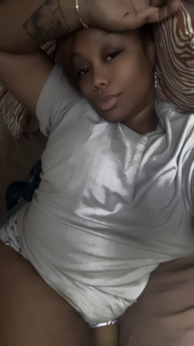 JadePrincess0's tweet photo. Would you believe I just woke up 🤣🤣 day 2 is kicking my ass BAD 🩸😭

Tips on my throne &amp; a new debt contract would make me feel better tho 😏🤭 https://t.co/mKd6zSZWGl