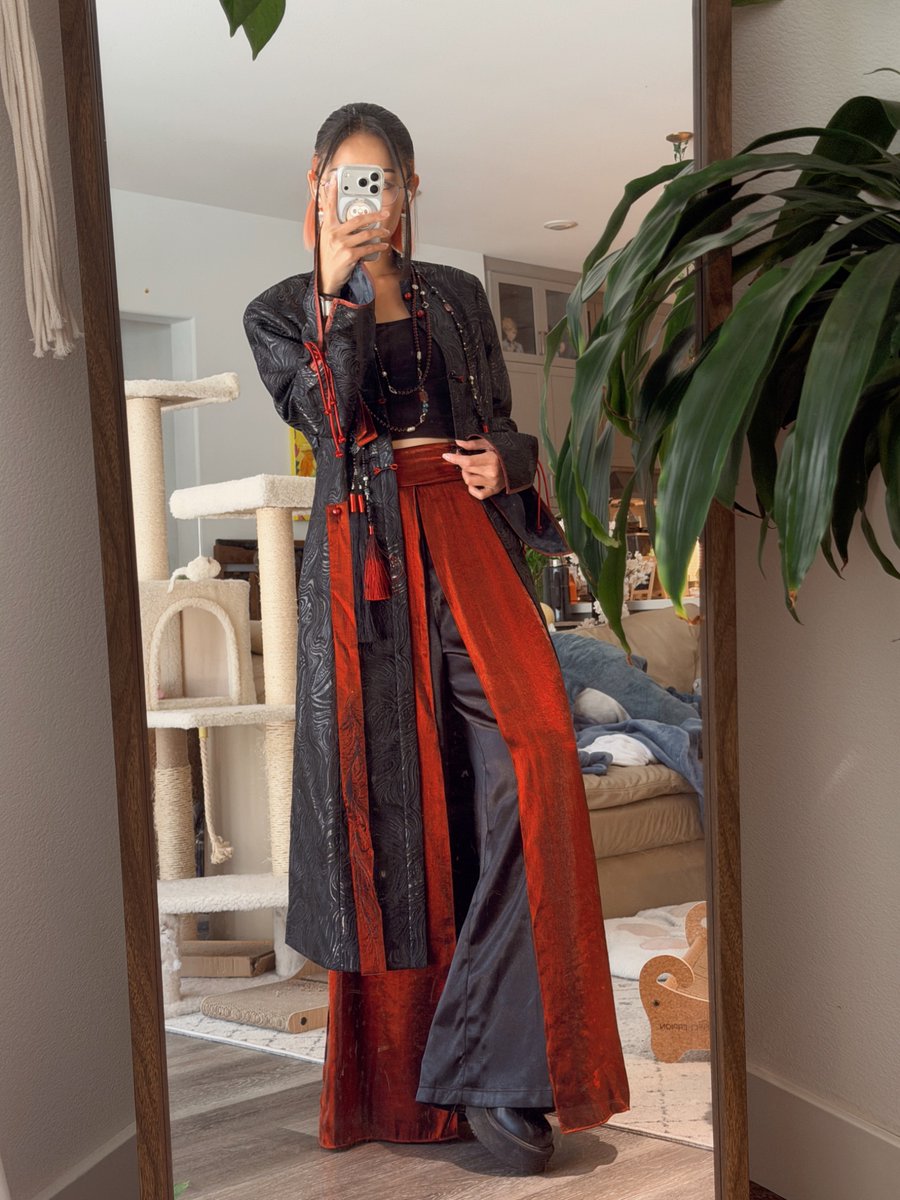 ying_verse's tweet photo. raided Miao’s closet for today’s stage fit ✌️

we’re performing above DNA lounge today in SF as part of J-Block Party!!!! petty tactic set is at 4:30pm o7 there’s also a livestream on the AniClover YouTube channel if you can’t make it in person :D https://t.co/NfpmT90z7C