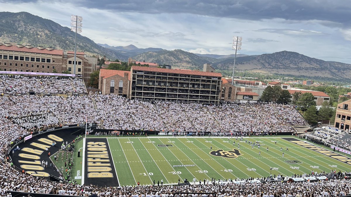 magpage's tweet photo. @CUBuffsFootball The students really showed up! https://t.co/1yYF477hF7
