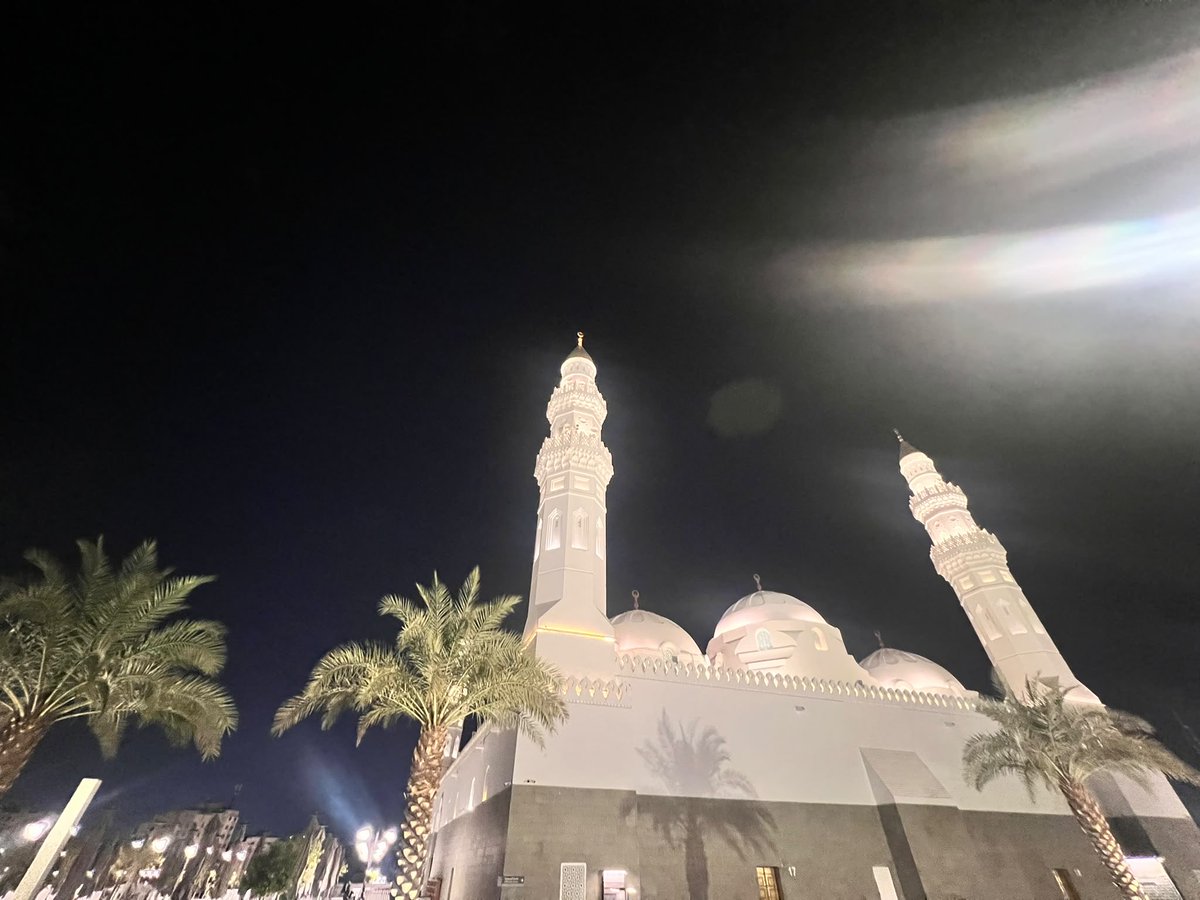 SalafiCentre's tweet photo. Alhamdulillaah, during our time in Madinah we made our way to Masjid Quba, where we were able to catch ‘Ishaa prayer together.

The Prophet صلى الله عليه وسلم said:

“Whoever purifies himself in his house, then comes to Masjid Quba and prays in it, will have a reward like that of ‘Umrah.” (Musnad Ahmad)

After the prayer, we spent some time at Maqsad Quba, a nice opportunity for the group to sit together, relax and learn a little more about some of the developments taking place around this historic part of Madinah.

We were given an insight into the wider project around Quba and the efforts being made to make the area more welcoming and accessible for families and visitors. From Quba there is now a walkable route stretching around three kilometres towards al-Masjid an-Nabawi, alongside dedicated spaces for walking, transport, cafés and places for families to spend time together.

Our brother from @MadinahDate also gave us a fascinating introduction to the dates of Madinah. He explained the growing and harvesting seasons, the difference between the fresh rutab and dried tamr, and some of the different varieties grown around Madinah. We were then able to sample Ajwat al-‘Aliyah, Barni, Sukkari and Ajwa for ourselves.

We also enjoyed some talbina ice cream and tea. The Prophet صلى الله عليه وسلم said regarding talbina that it “gives rest to the heart of the patient and relieves some of his sorrow and grief.” (Sahih Bukhari)

The children then had the opportunity to enjoy the play area while everyone else had the chance to sit together, explore the surroundings and enjoy a more relaxed evening.

We were particularly pleased to hear about the ongoing efforts to make Madinah a welcoming place for its visitors, while preserving its history and identity.

May Allaah reward the rulers of Madinah and all those involved in these beneficial initiatives, bless their efforts and continue to make this blessed city a place of benefit for its residents and visitors.