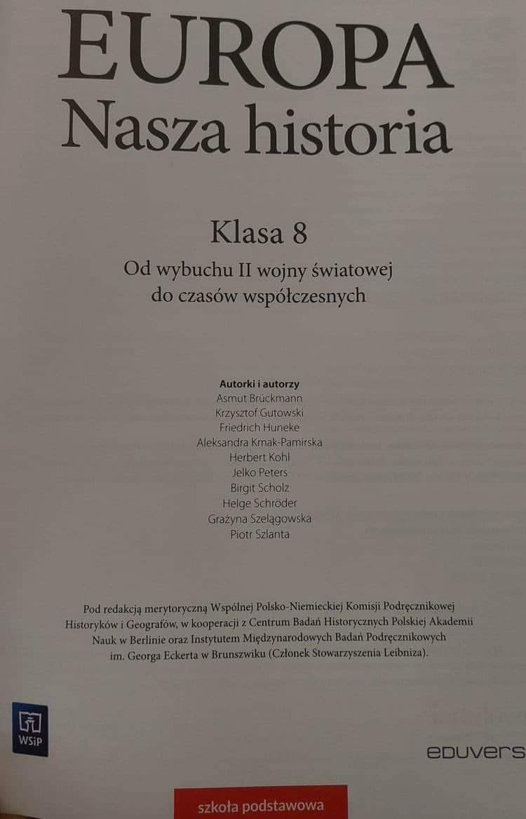 lenaris1969's tweet photo. "Polski" podręcznik do historii.
Na 10 autorów 6 Niemców.
Oni trochę dodadzą,my trochę  odejmiemy, żeby wszyscy byli zadowoleni i uśmiechnięci.
I się okaże,że to były jednak polskie obozy śmierci i to my rozpoczęliśmy 2WŚ.
A prawda i tak nie ma znaczenia dla ogłupiałej młodzieży. https://t.co/iOkcSHAQJ3