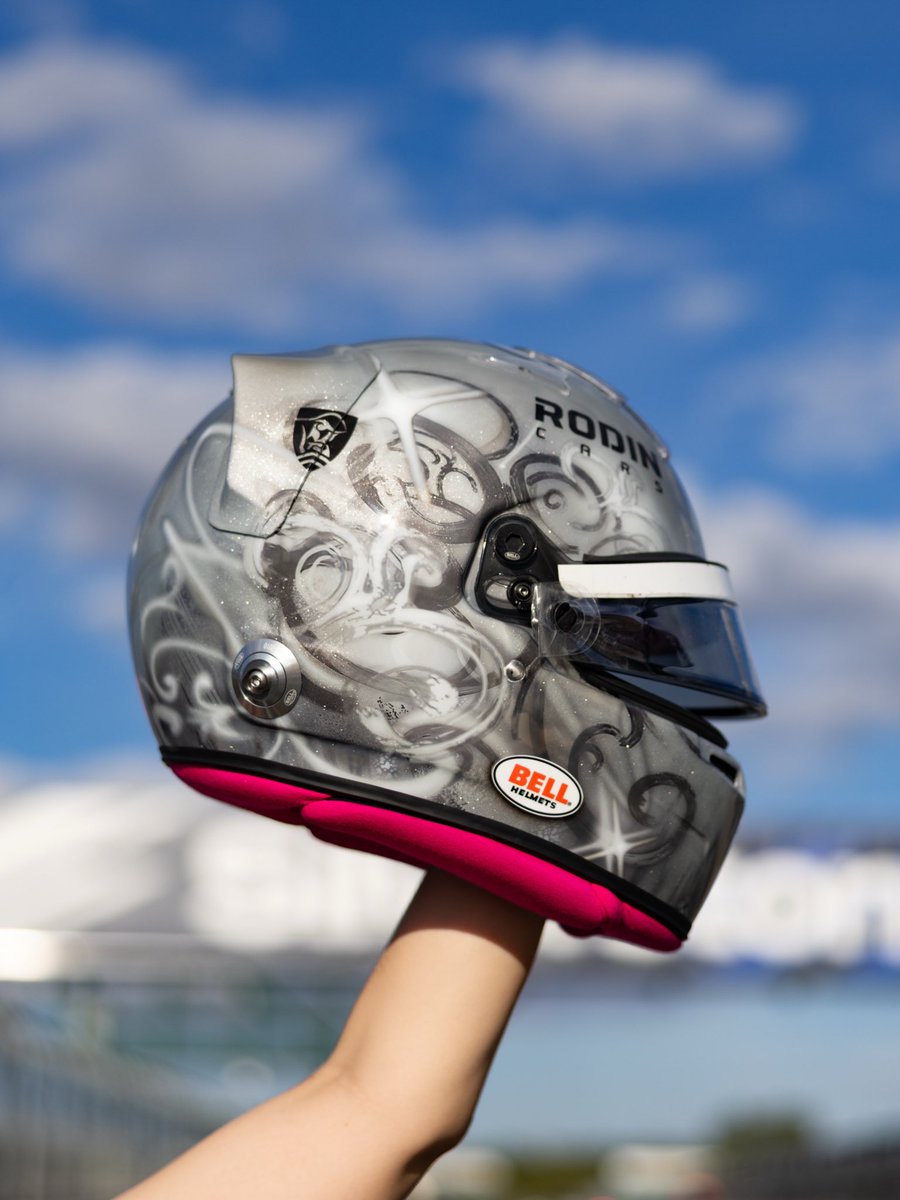 natillustratess's tweet photo. The concept vs the final result 🤍 my design on @AbbiPulling helmet turned out soooo good! A small dream came true 🥹 https://t.co/LJszs54kp2