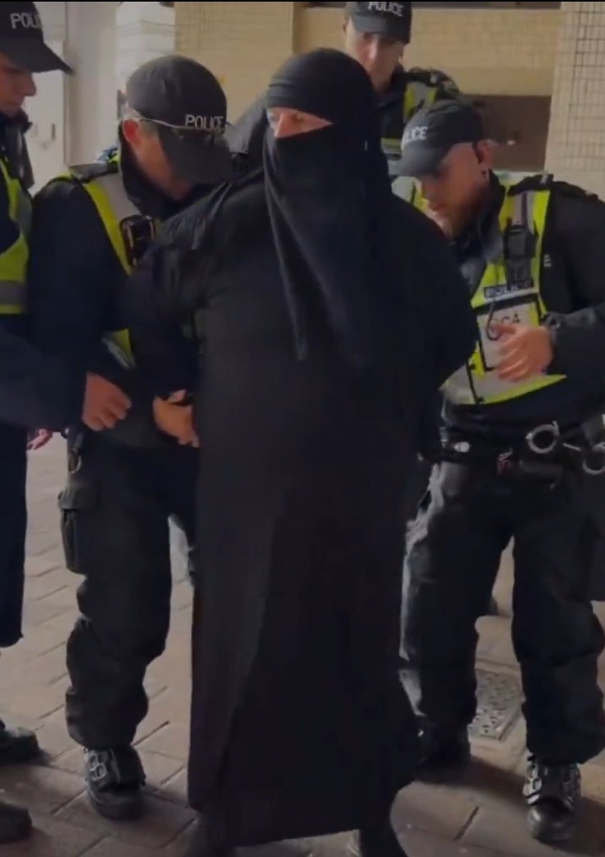 I_amMukhtar's tweet photo. A 76-year-old man has been arrested on suspicion of concealing his identity at the far-right protest in Portsmouth. https://t.co/jGajxAjIfa