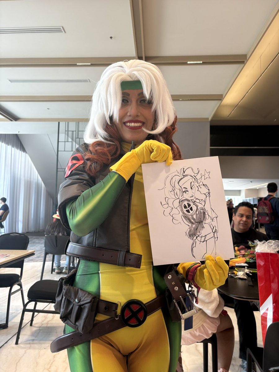 TheAwesombroso's tweet photo. Good day to sketch people in cosplay! https://t.co/tJ5KL4sLzH