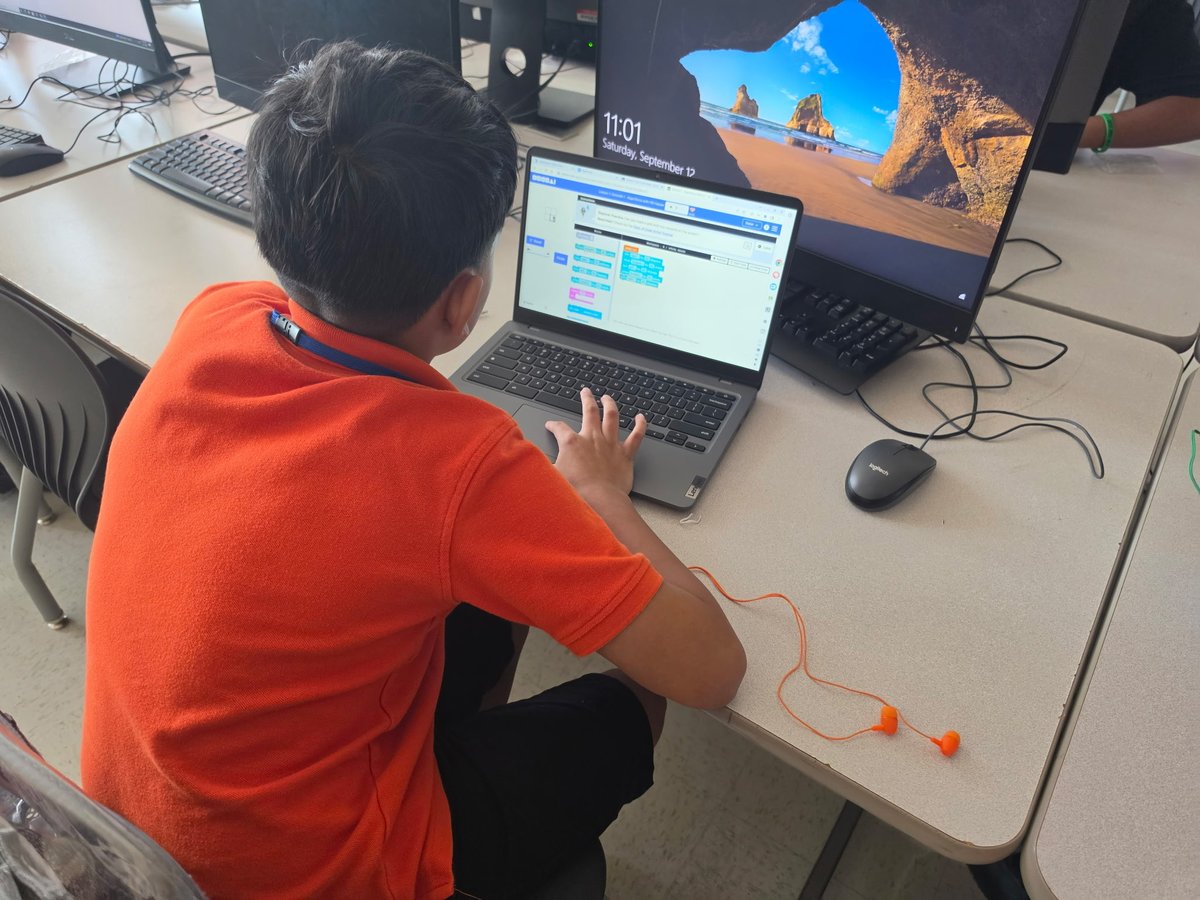 BStoreyMS's tweet photo. Our 6th grade Eagles are engaged in learning at our very first ADSY Saturday School! Learning doesn’t stop just because it’s Saturday😍. Parents, thank you for your support. We will see you next ADSY Saturday school, October 17th.
#BuildingaStoreyofExcellence🦅 https://t.co/0HqgLgX4yV