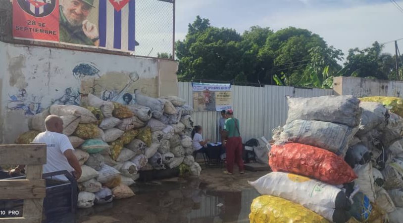 GHNordelo5's tweet photo. Hoy, en El Romerillo, de Playa. Recuperando valores rumbo a los #66AñosCDR #Cuba #GER #CDRCuba https://t.co/oQintOhV8P