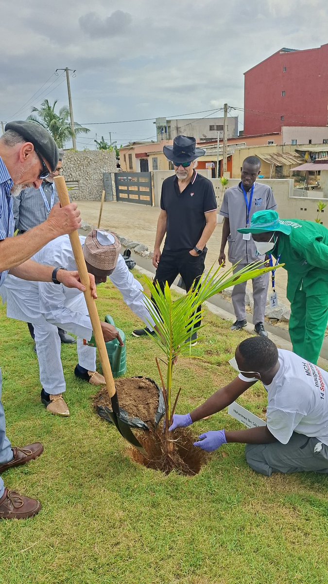 HFI1995's tweet photo. Senior members of the global Humanity First family were planting trees this afternoon in Yopougon in the grounds of the @MasroorCentre 

#MCH_Inauguration https://t.co/GFY8xmrAZl
