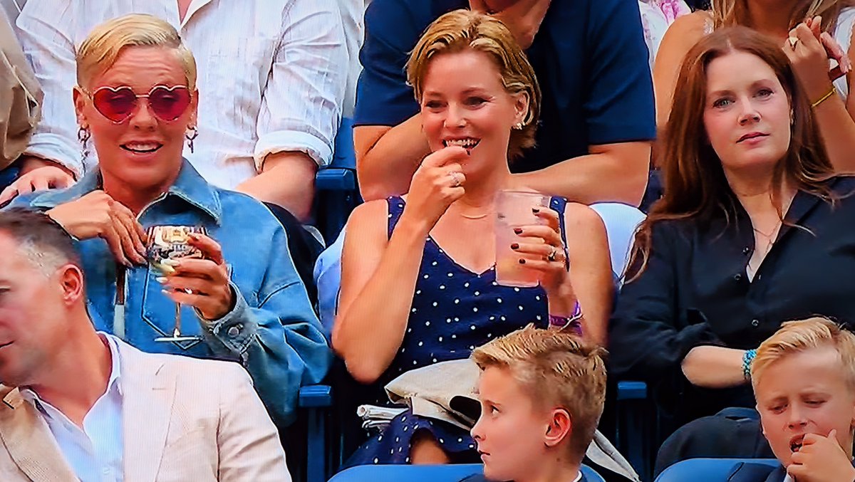 martiansinvade's tweet photo. The singer P!nk, and actresses Elizabeth Banks and Amy Adams watching the women's championship match at the US Open https://t.co/yNQJk006Nb