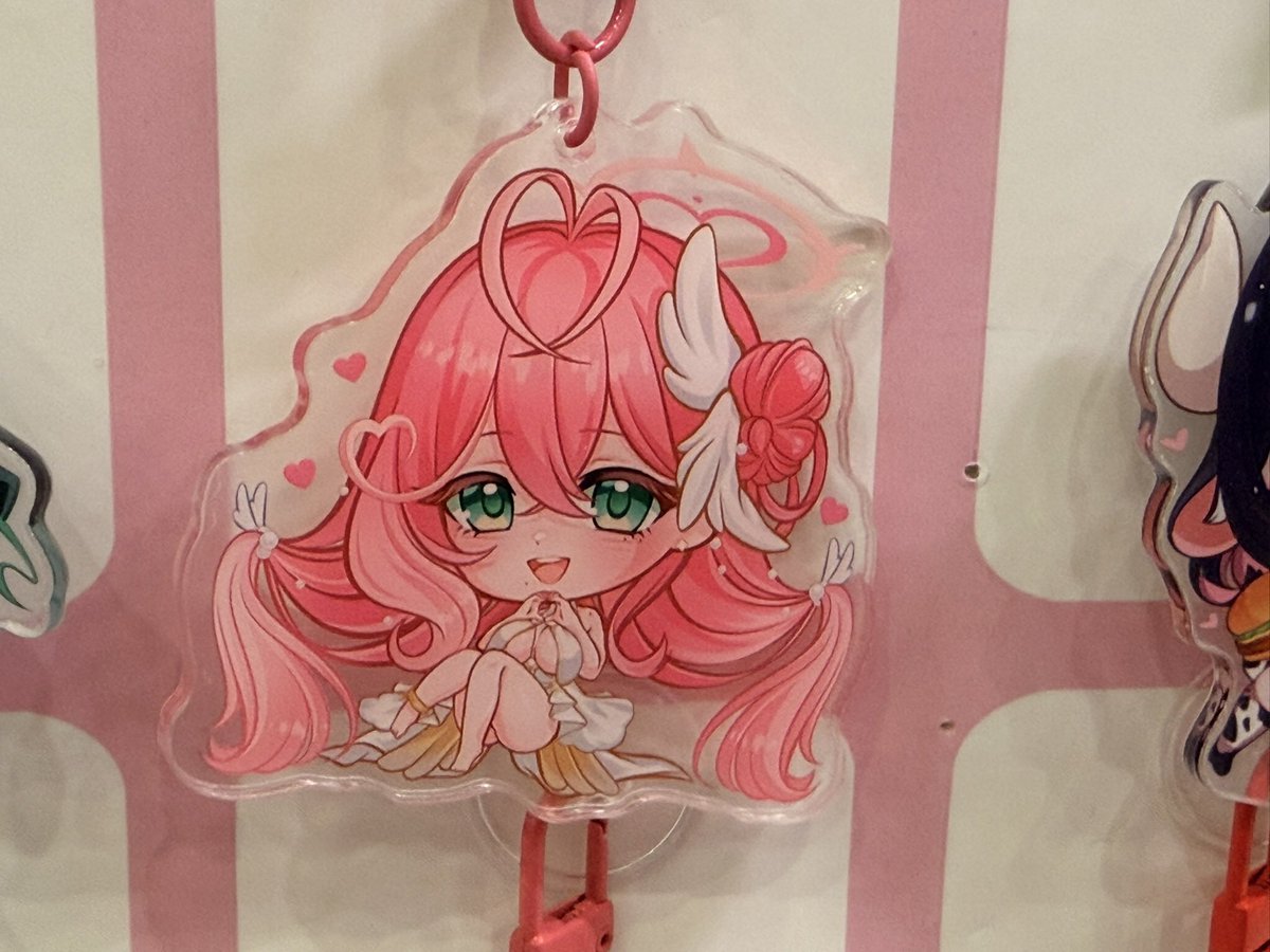 HaewonTheHeart's tweet photo. 💖💸 my first fan merch 🥹👉👈 it’s real!! It’s real!!! You can find it at @Usaminii ‘s booth at B6 in MO’shi EXPO!!! Aaaa💸💖 https://t.co/jKVqeJtgUG