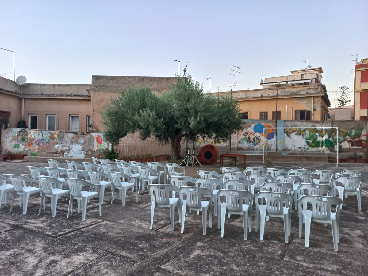 GianlucaSolera's tweet photo. "E questo futuro anteriore è il tempo del Mediterraneo, dove i segni di quella spaventosa capacità che la specie umana ha acquisito di annientare la vita per sempre, si manifestano con la maggiore acuità e in uno spazio geografico limitato."
Read: 
https://t.co/gLl2UCJU43 https://t.co/BdkfbuxrZP