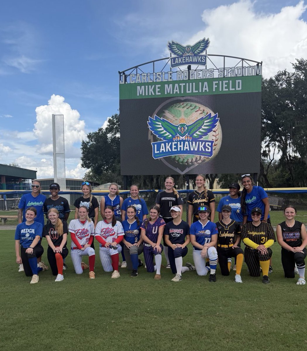 kenzilibrandi3's tweet photo. Great day on the clay at Lake Sumter State College. Thank you to the coaches and players for the instruction and feedback. Ready to keep working 💪🥎 @JustusPerry18 @LakehawkSB @KaydenceSch08 @UnityHargrave https://t.co/KxVYReOnbp
