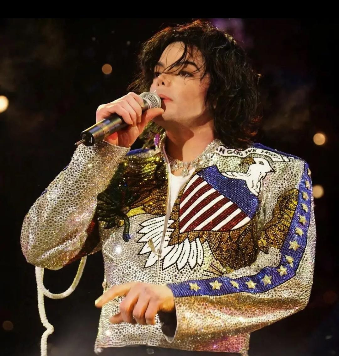 WomanGhosts10's tweet photo. Hello

Cómo están chicos 😊?!

Ya escuchamos a Michael? 

Disco favorito? 

#michaeljackson https://t.co/qhZHel7zMe