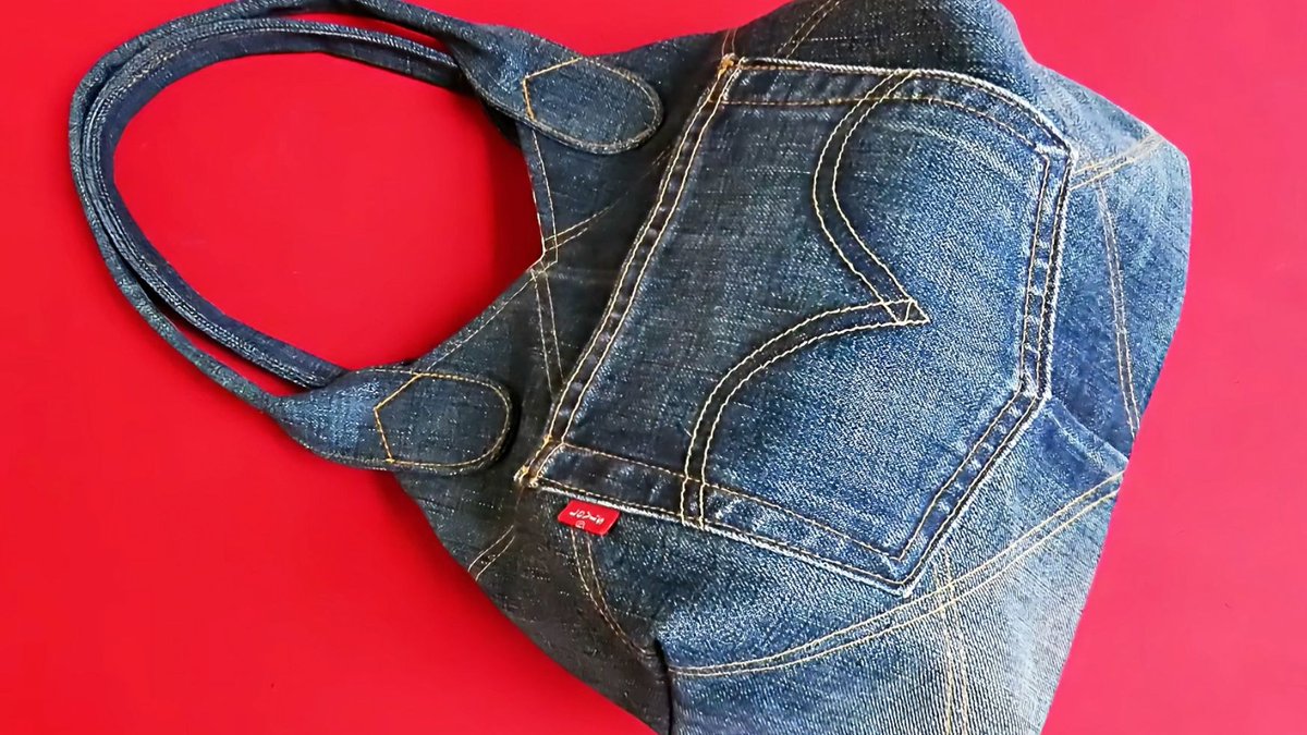 bitaf339570's tweet photo. [Just finished a upcycled denim tote with old jeans and a few basic stitches! Zero-waste DIY that’s cute and functional ] https://t.co/rkHAAb476K