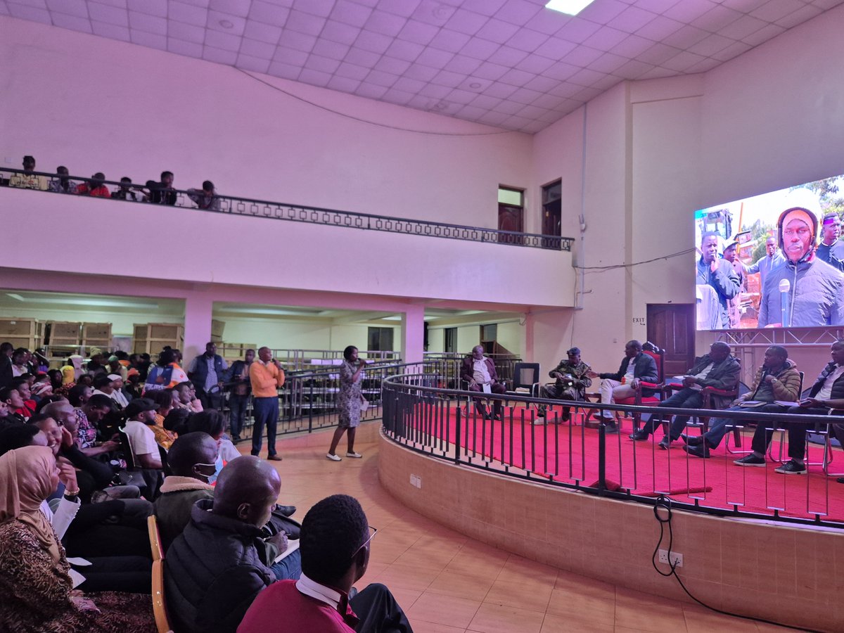 RadioCitizenFM's tweet photo. Wakaazi wa Kisii wamejitokeza kwa wingi wao kuhudhuria Utepeni, Kisii.

#Utepeni 
#RadioNumberOne https://t.co/6arCtRqFMV