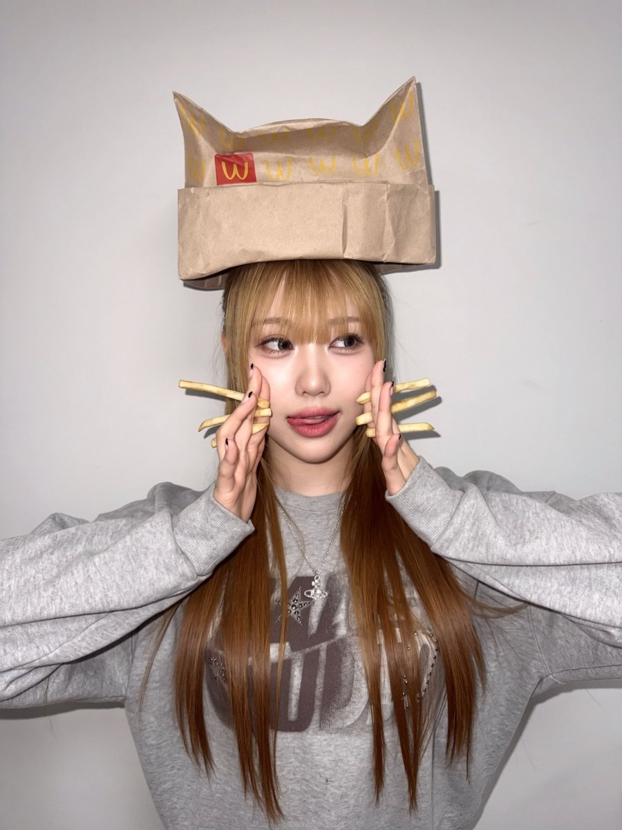 official_KIIRAS's tweet photo. [📸]

𝗞𝗜𝗜𝗥𝗔𝗦 𝗔𝗦 𝗖𝗔𝗧𝗦 🍟😽

#KIIRAS #키라스 https://t.co/NEEmtOjQvf