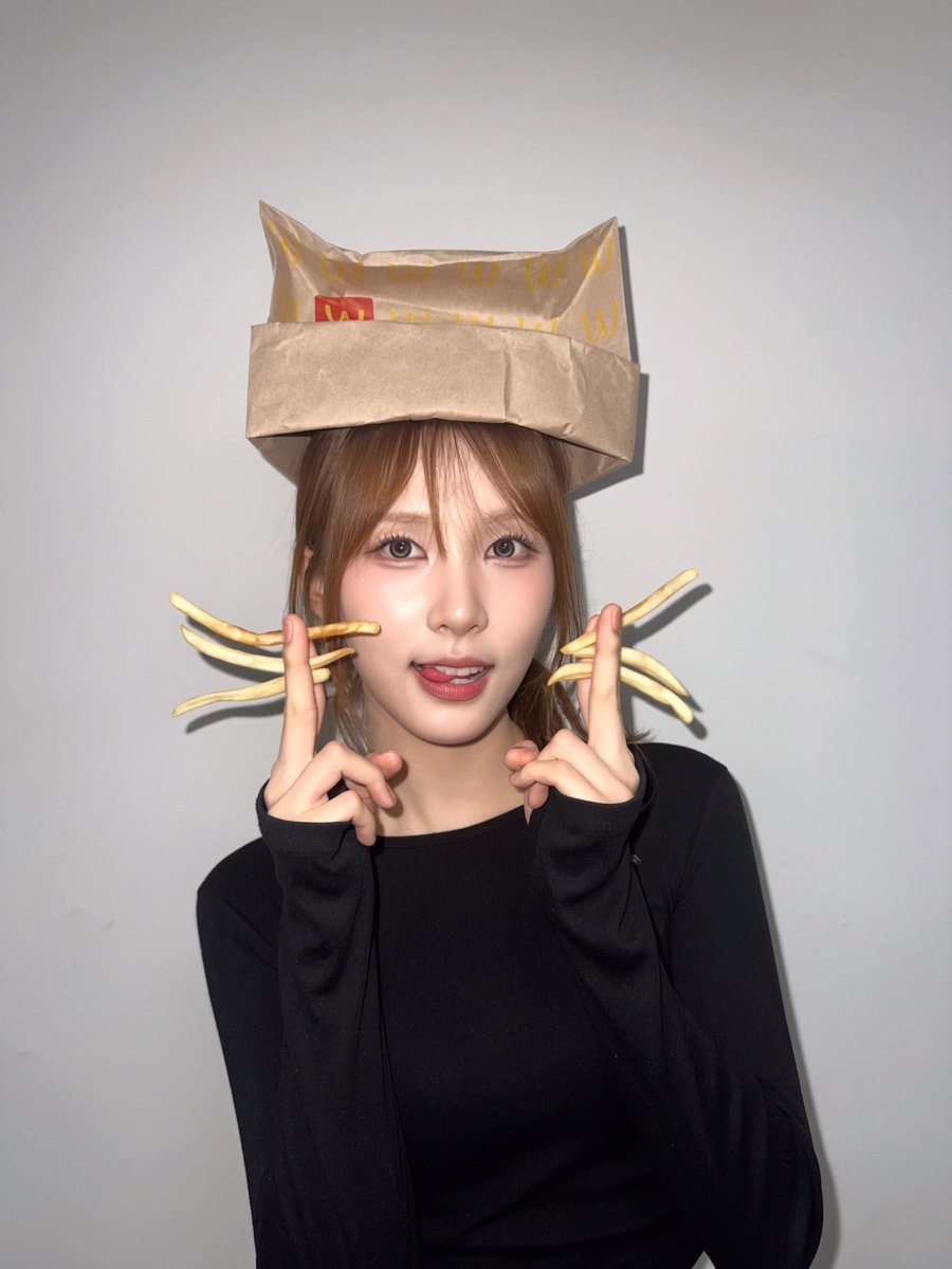 official_KIIRAS's tweet photo. [📸]

𝗞𝗜𝗜𝗥𝗔𝗦 𝗔𝗦 𝗖𝗔𝗧𝗦 🍟😽

#KIIRAS #키라스 https://t.co/mSPDvY3h0W