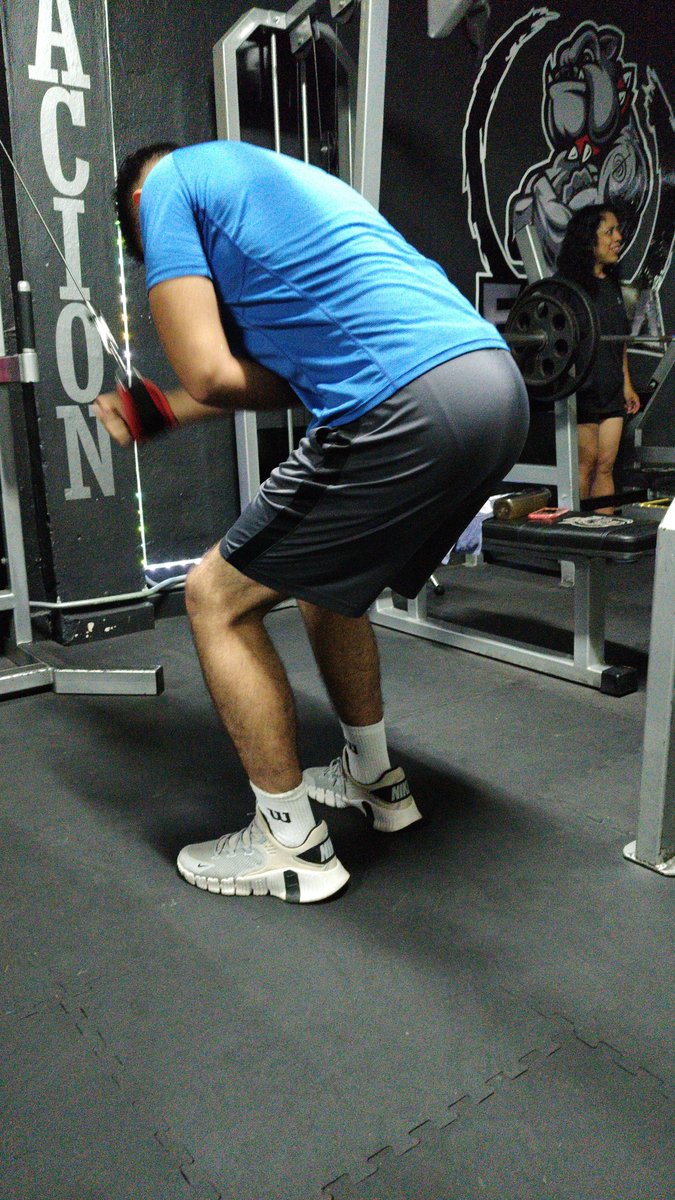 ArmndodlaVega's tweet photo. Nice catch at the gym. What do you think? Boxers or briefs? https://t.co/dRYU8Yy61Y